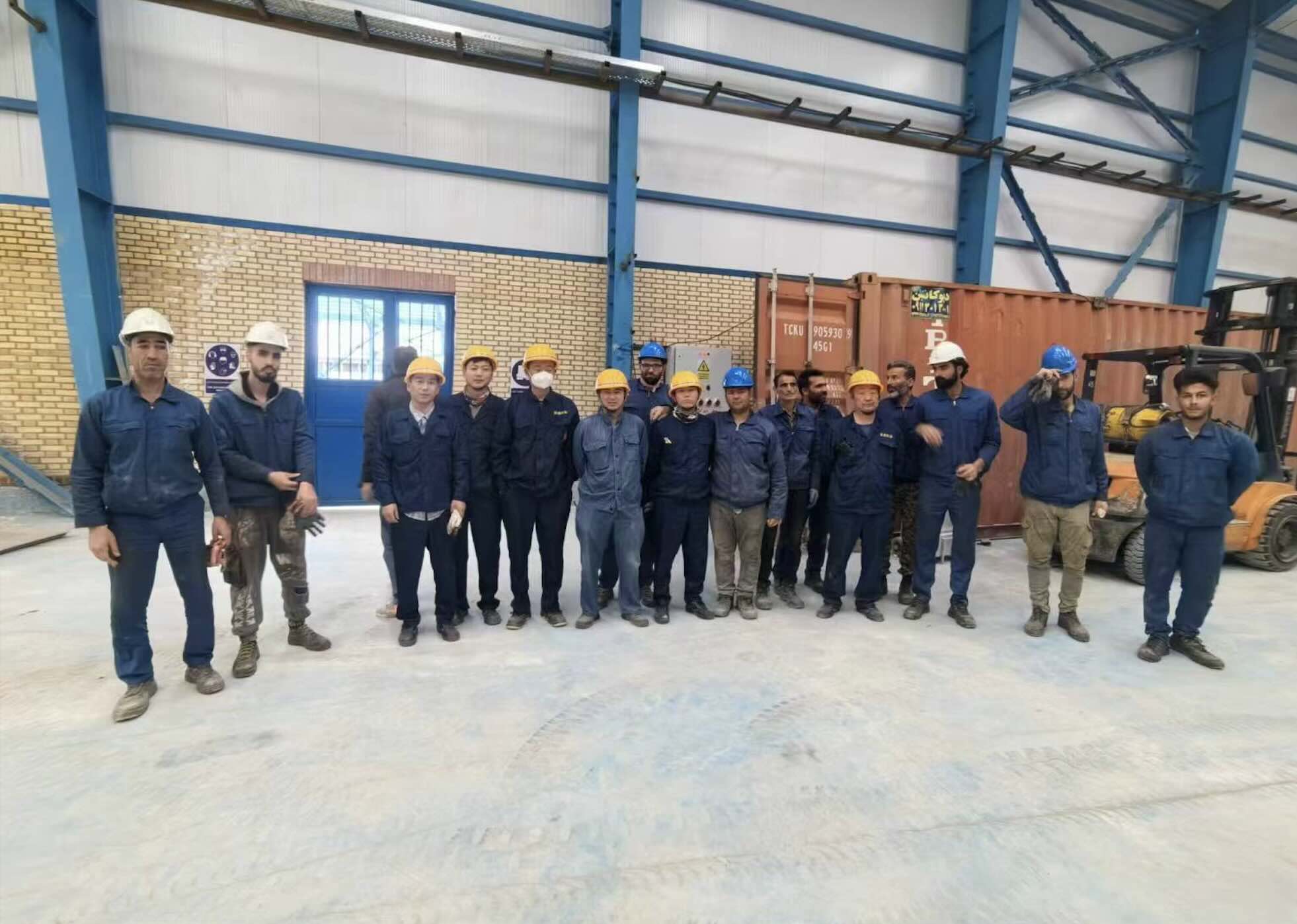 El equipo de instalación del primer lote está en posición
